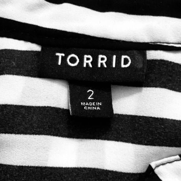 Torrid Black/White Long Sleeve Tunic Blouse in Size 2X - Picture 6 of 8